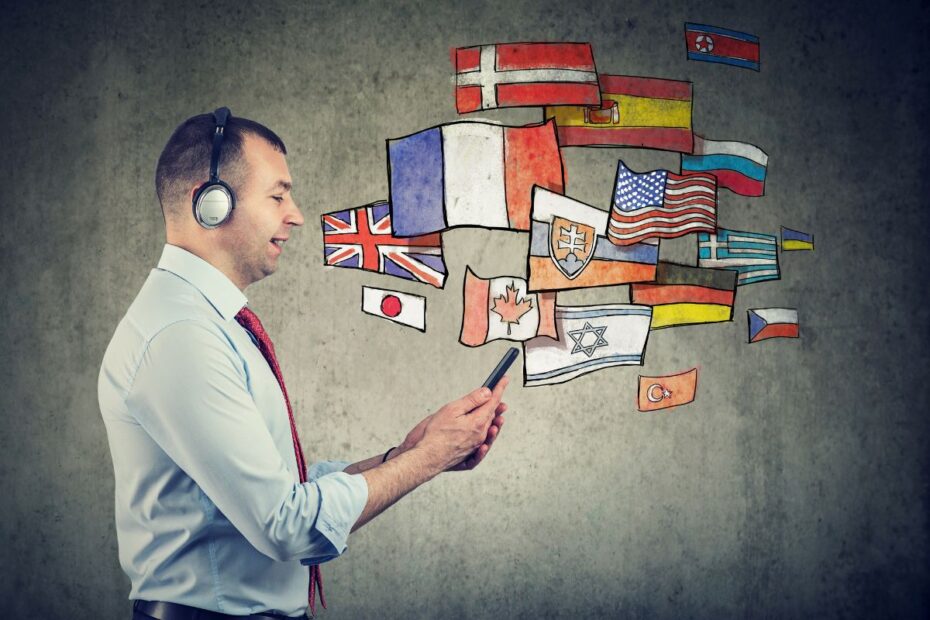 Homem aprendendo idiomas e costumes através de aplicativo móvel com bandeiras de diferentes países